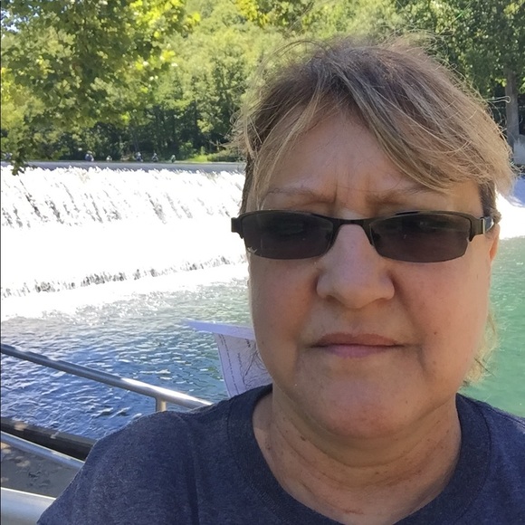 Meet your Posher, Terri - Picture 1 of 1